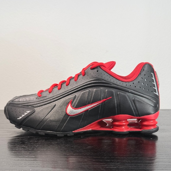 Nike Other - Nike Shox R4